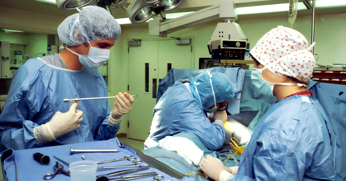 Evitar riesgos durante el aprendizaje de estudiantes de medicina en quirófanos